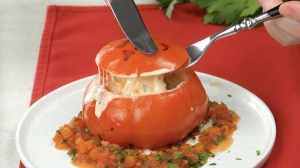 Tomates recheados com carne moída