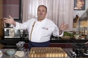 A nova temporada de &quot;Minha Receita&quot; vem aí e o chef Erick Jacquin explora a culinária de diversos países